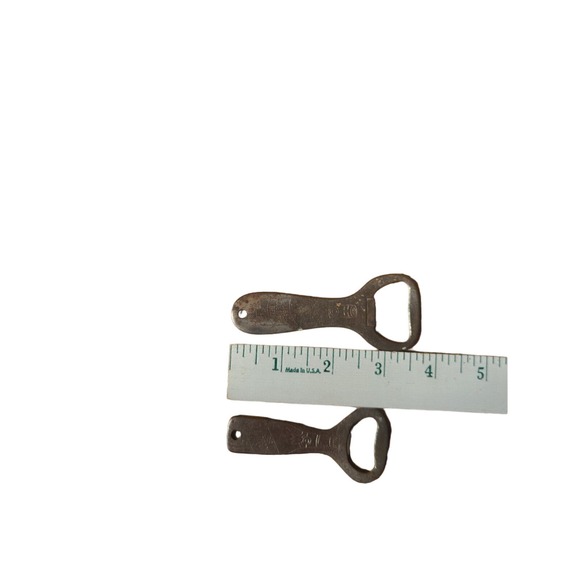 2 Vintage Pabst Beer Blue Ribbon Bottle Cap Openers #517 & #1001 W/Hanging Holes - Picture 2 of 6